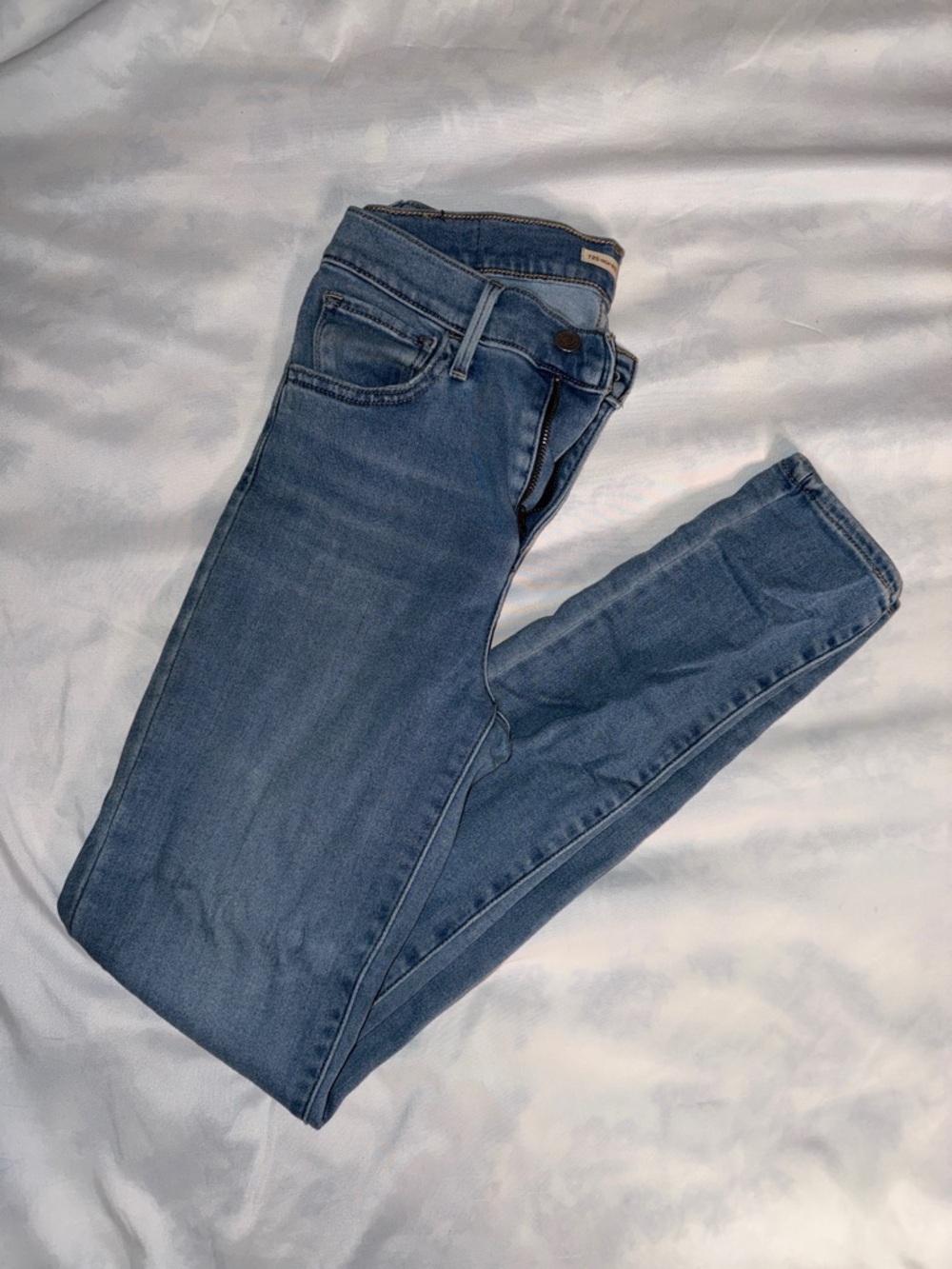 Levi's Women's Medium Blue Skinny Jeans